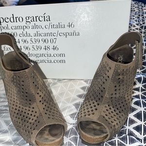 Pedro Garcia Suede heels